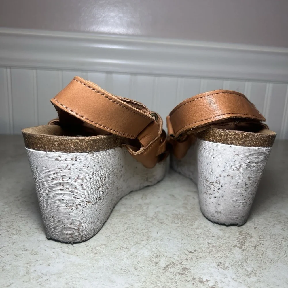 OTBT Fair Isle Leather Wedge Sandals Chain Accent Camel Tan Boho Chic Resort Sz6